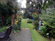 Ogród przy parafii w Bujakowie
